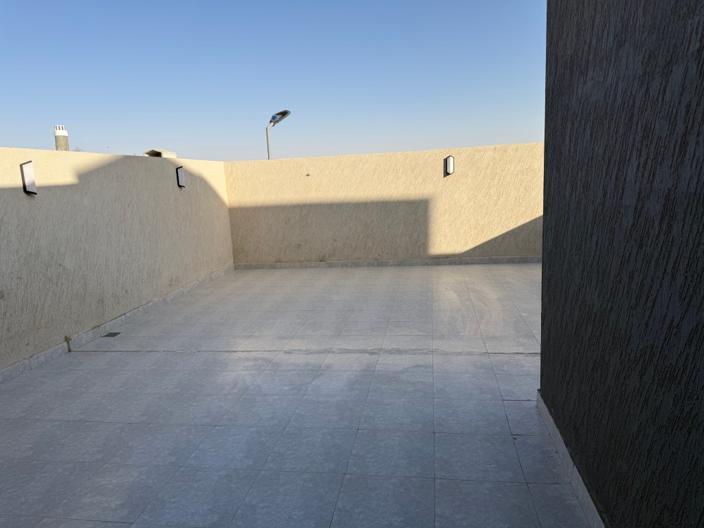 دور للبيع في حي الخير